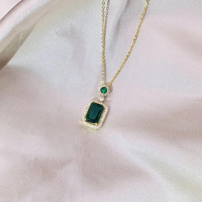 Ensemble de Bijoux Élégant – Collier, Boucles d’Oreilles & Bague Dorés