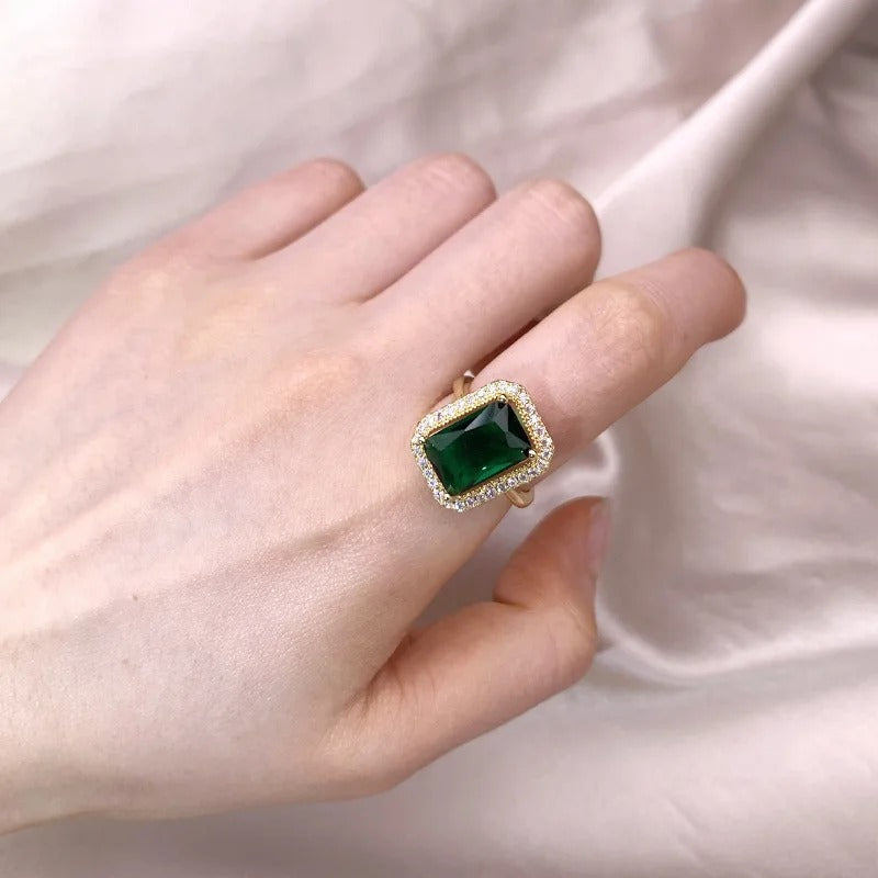 Ensemble de Bijoux Élégant – Collier, Boucles d’Oreilles & Bague Dorés